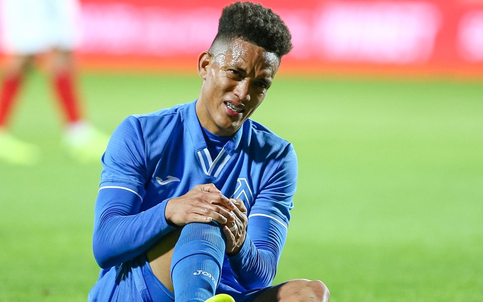 Защитникът на Левски Цунами получи травма в първия мач на