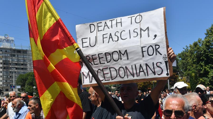 Фон дер Лайен: Европа ви чака. В Скопие: Смърт на фашизма на ЕС