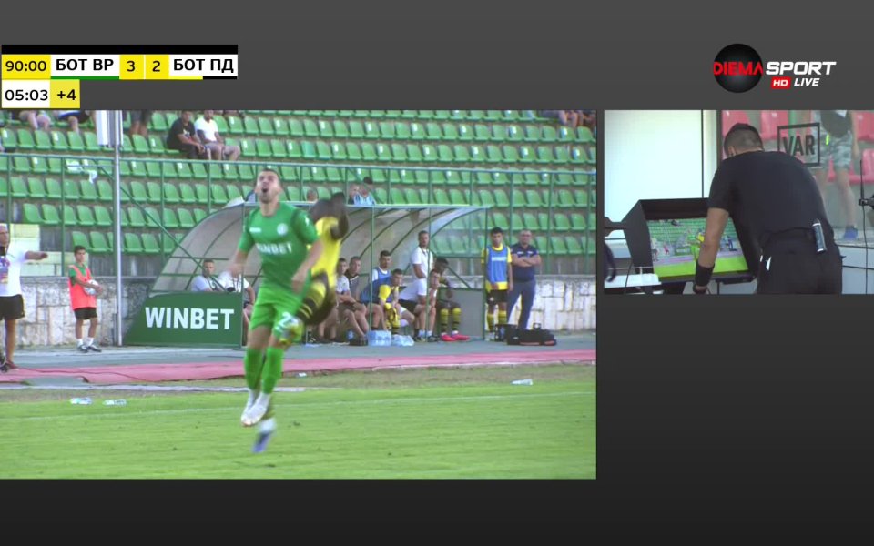 В самия край на двубоя Па Конате си изкара червен