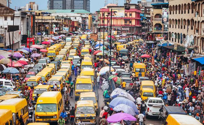 Разходка в един от най-големите градове в Нигерия (ВИДЕО)