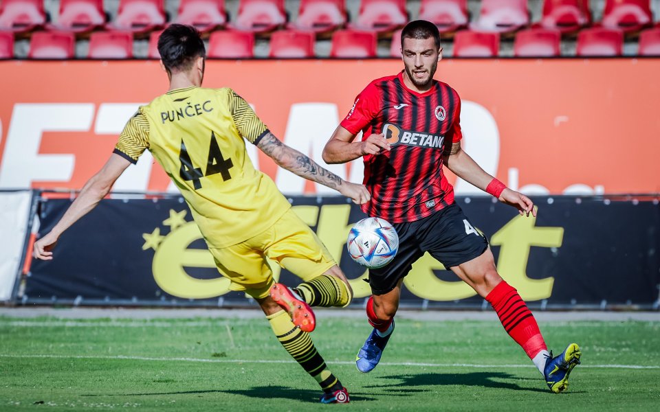 Отборите на Ботев Пловдив и Локомотив София дават старт на