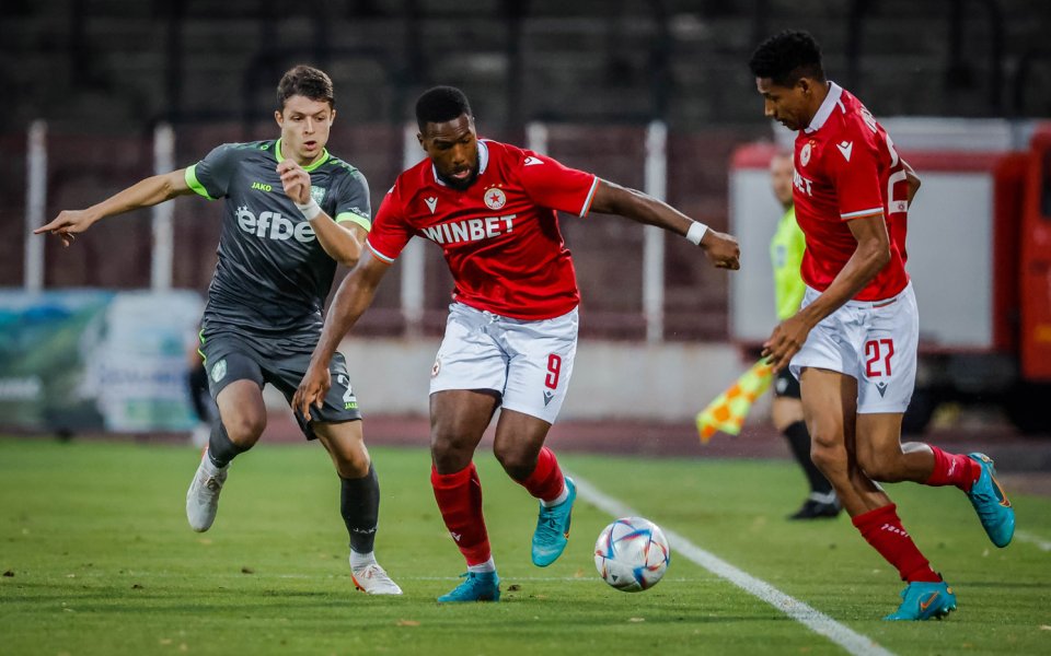 Отборите на ЦСКА и Берое играят при резултат 2:0 във