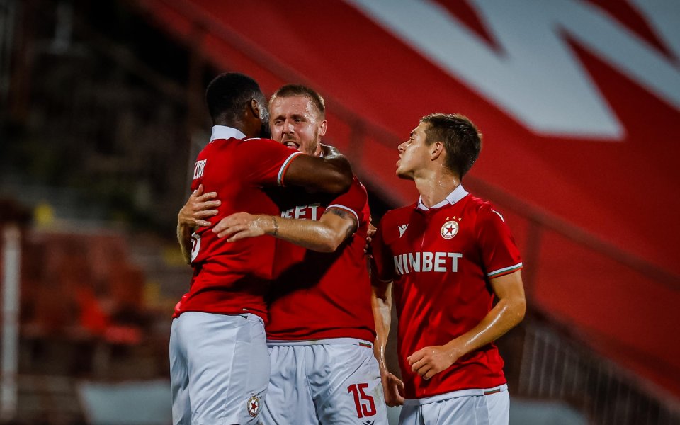 Дюкенс Назон беше избран за &bdquo;Играч на мача&rdquo; от читателите