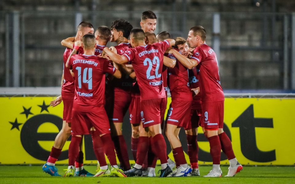 Септември: Шейтанов, Стойчев, Арсов, Георгиев, Тодоров, Пешов, Делимеджач, Ачков, Колев,