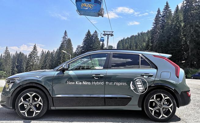  STOP&GO: Средният разход на гориво по време на теста (417 км) бе 5,2 л/100 км. Моделът предлага три равнища на рекуперация на сила, контролиращи се посредством планките на кормилото. 