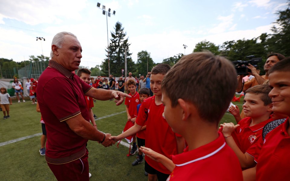 Христо Стоичков пристигна за 