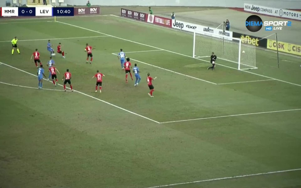 Левски получи право да изпълни дузпа в 11-ата минута при