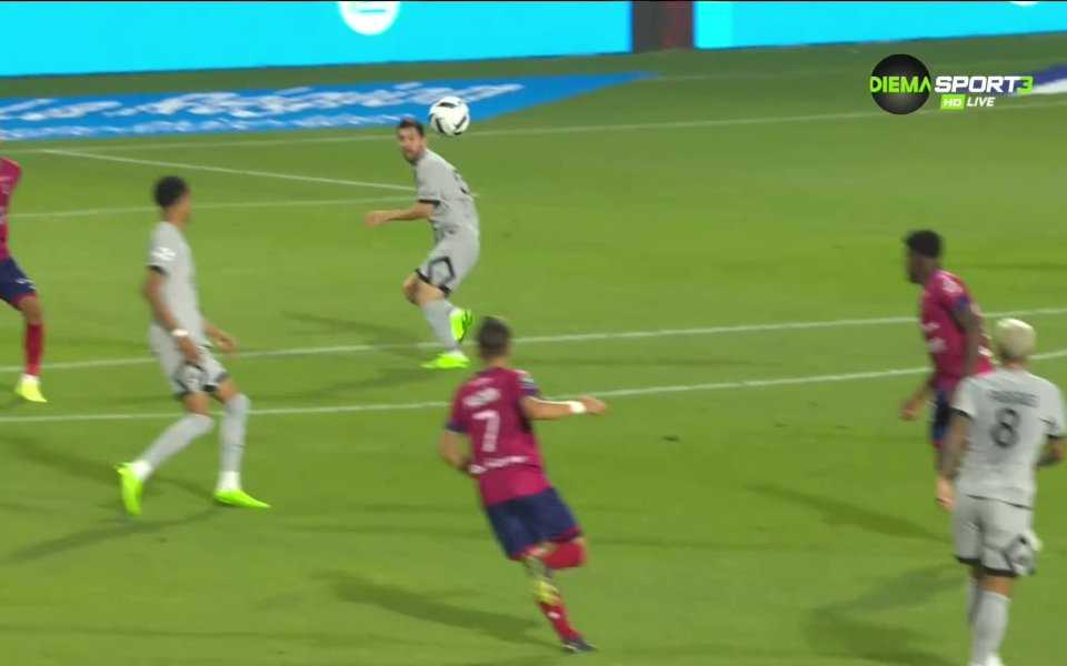 Лионел Меси отбеляза по изключително акробатичен начин срещу Клермон Фуут.