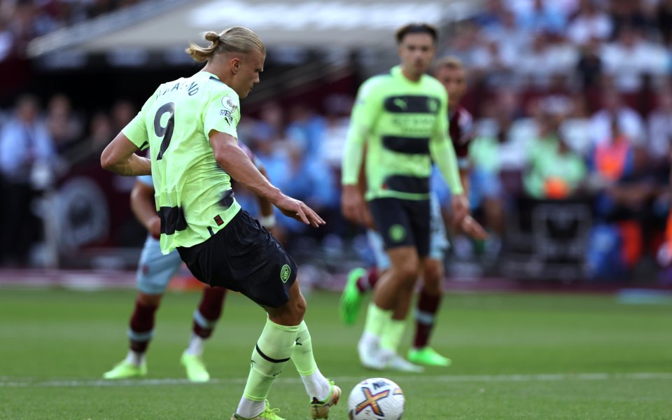 Отборите на Уест Хем и Манчестър Сити играят при резултат