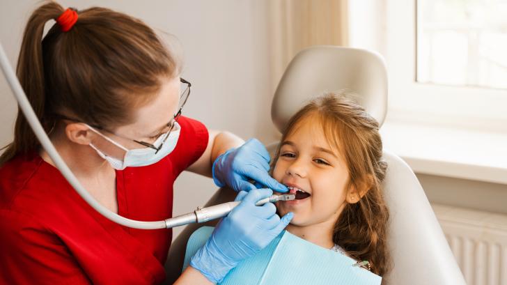Скритите признаци, че трябва да заведете детето си на зъболекар