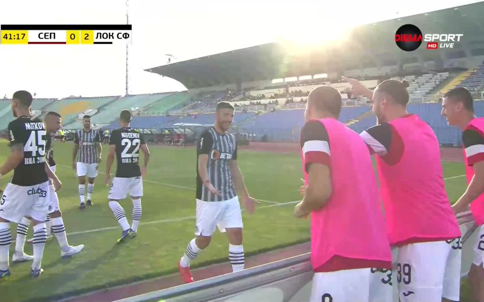 В 42-ата минута Локомотив София удвои аванса си. След продължително