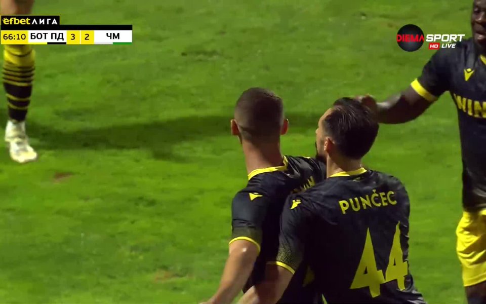 Роеи Херман бележи трети гол за Ботев в мача срещу