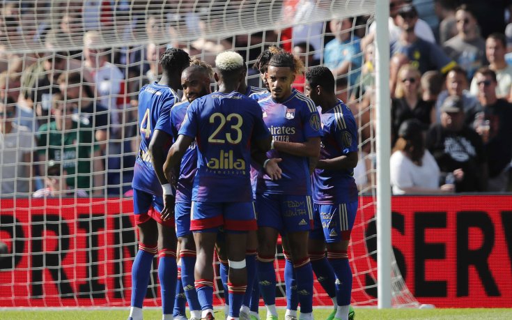 Лион сломи Монпелие в края след луд мач с два червени картона