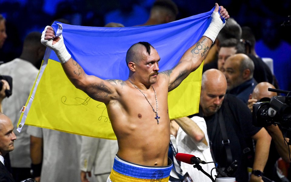 Украинският боксьор Олександър Усик, който държи световните титли в четири