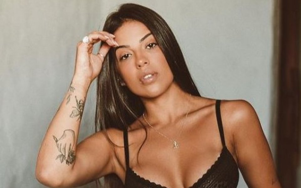 Бразилският модел Мария Жулия Мазали е завладяла сърцето на младата