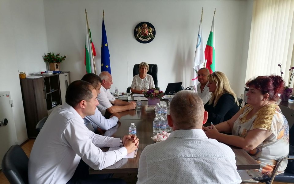 Весела Лечева разговаря с представители на Националното сдружение на кметовете
