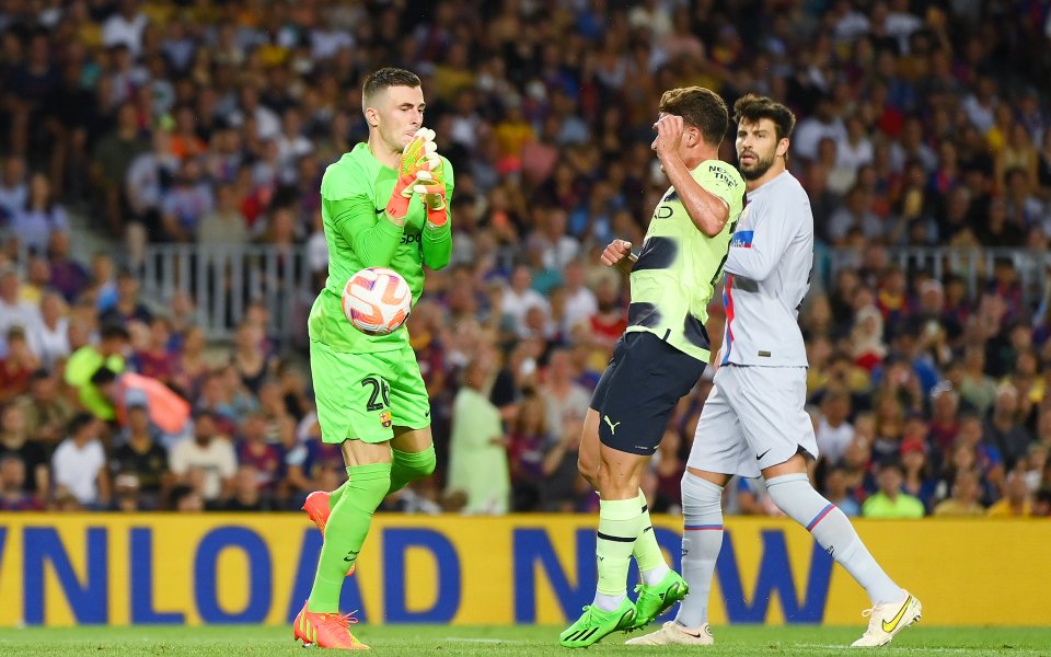 Отборите на Барселона и Манчестър Сити играят при резултат 2:2 в