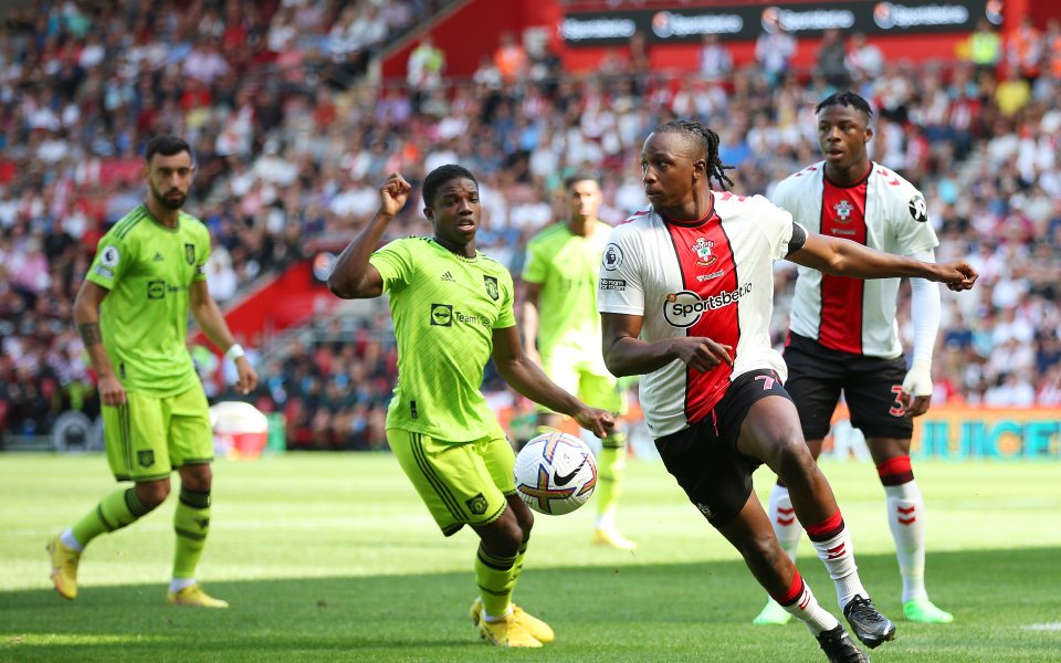 Отборите на Саутхемптън и Манчестър Юнайтед играят при резултат 0:0