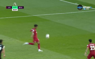 Ливърпул обаче не спря да опитва различни неща в атакуващ