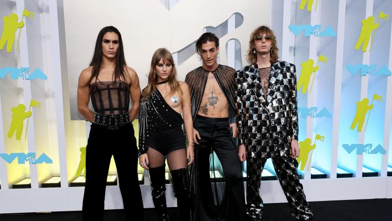 По червения килим на Видео музикалните награди на MTV 2022