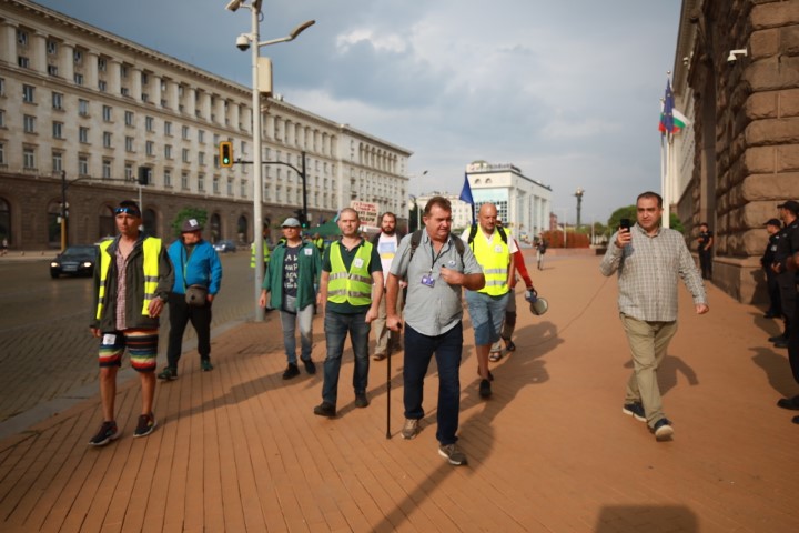 Маркираха със знака Z eнергийното министерство в София