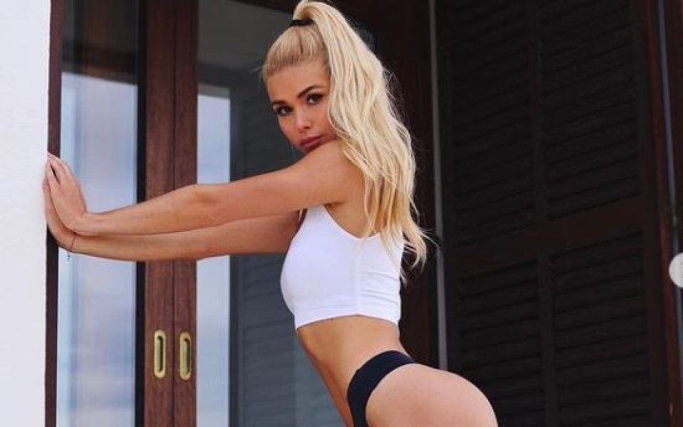 23-годишната е сред популярните фитнес инструктори в страната си. Германката