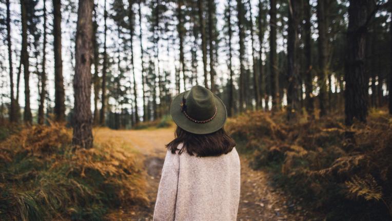  Зодиите, които ще усетят най-леко ретроградния Меркурий 