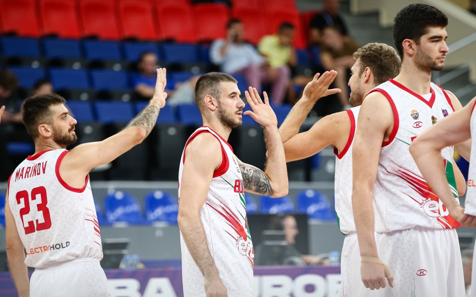 15 играчи ще се готвят за гостуванията на мъжкия национален