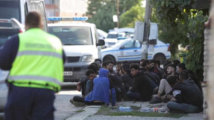 Нелегални мигранти бяха заловени в София, шофьорът бил без книжка
