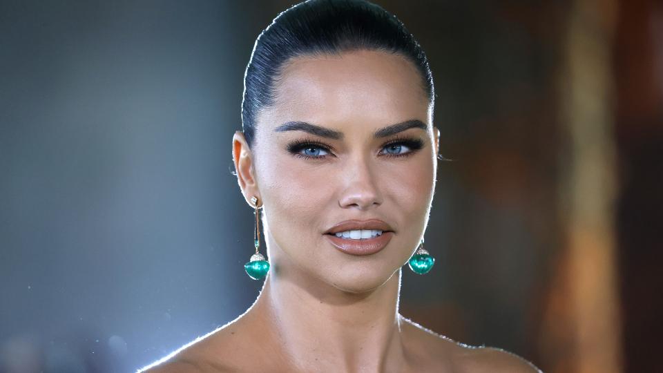 Адриана Лима вече е майка на момче! Моделът роди третото