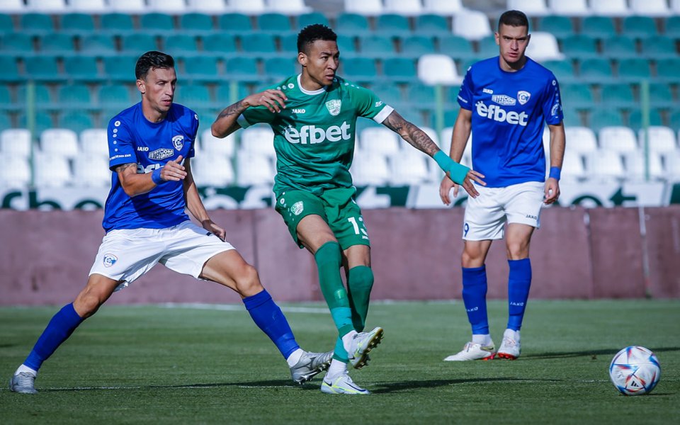 Берое и Спартак Варна играят при 0:1 в първи мач 10-ия