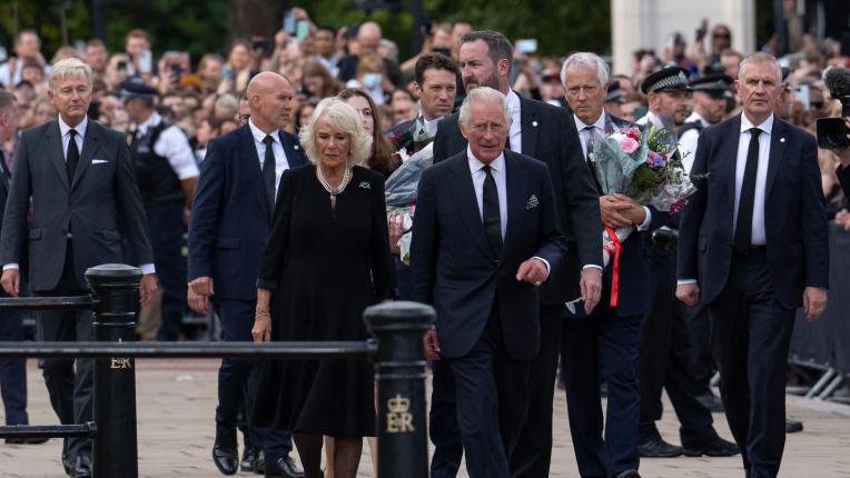  Чарлз се завърна в Лондон като новия крал 