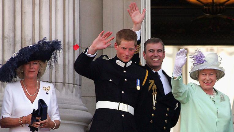 Най-милите моменти на принц Хари и кралица Елизабет