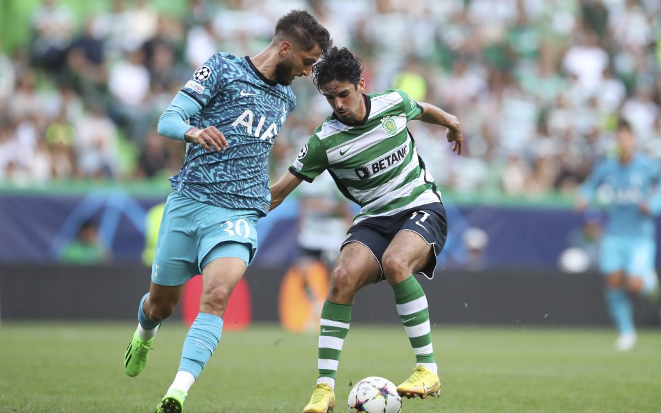 Спортинг Лисабон и Тотнъм играят при резултат 0:0.