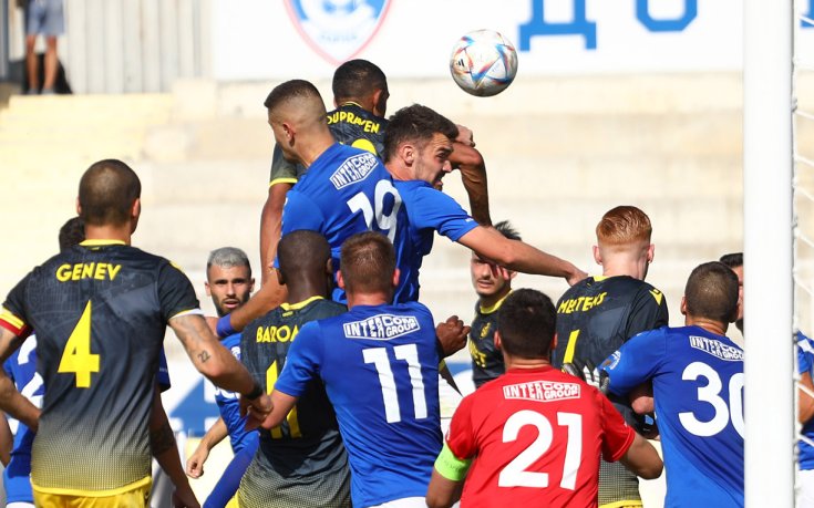 Спартак Варна записа първа победа, удари Ботев Пд в опашкарското дерби