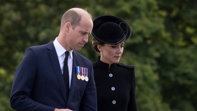 Кейт и Уилям поздравяват войските, които ще участват в погребението на кралицата