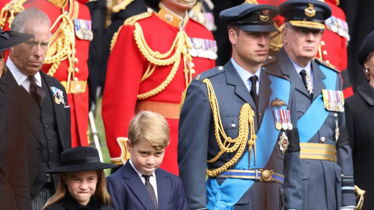 Принцеса Шарлот се разплака на погребението на кралица Елизабет