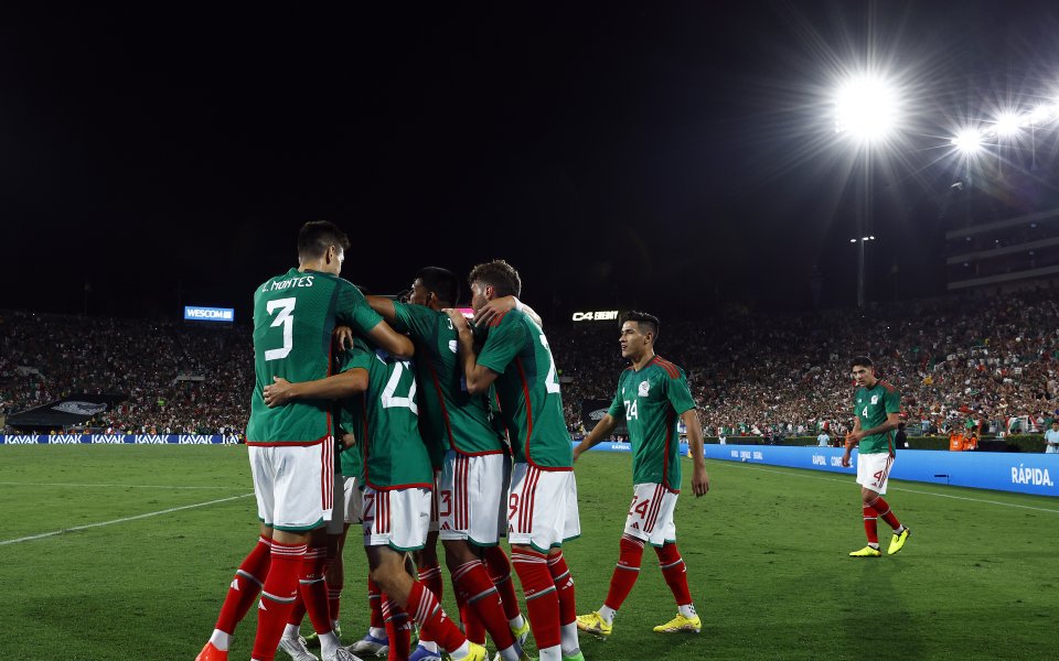 Късният гол на Ървинг Лозано донесе успеха на Мексико над