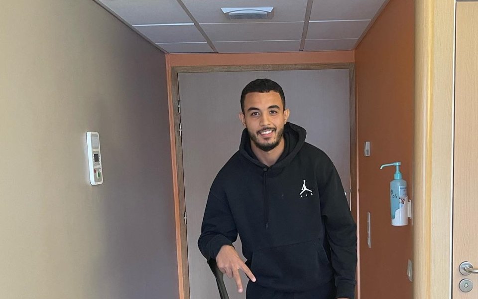 Нападателят на Левски - Билал Бари, претърпя успешна операция във