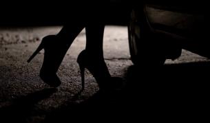"Ще проституираш, иначе ще те хвърля от прозореца": Вербуване чрез социалните мрежи