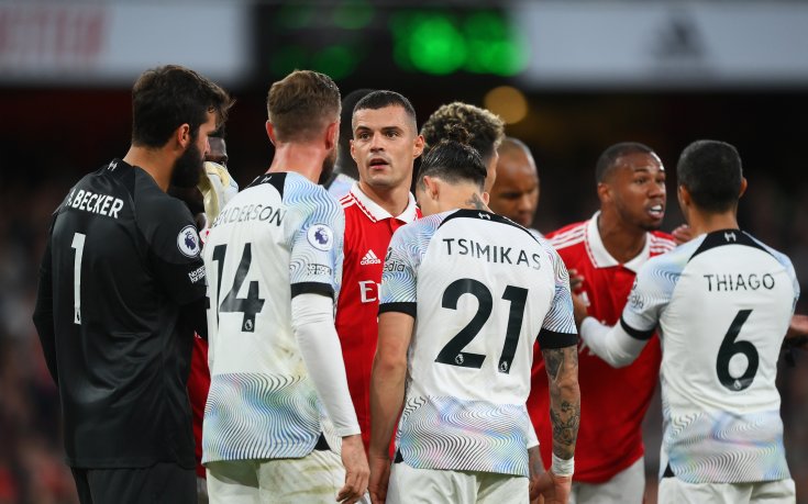 Скандал: Разследват футболист на Ливърпул за расистки коментари