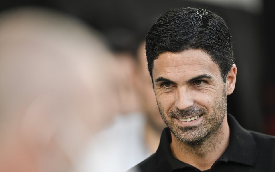 Популярният фен на Арсенал Пиърс Морган се извини на мениджъра