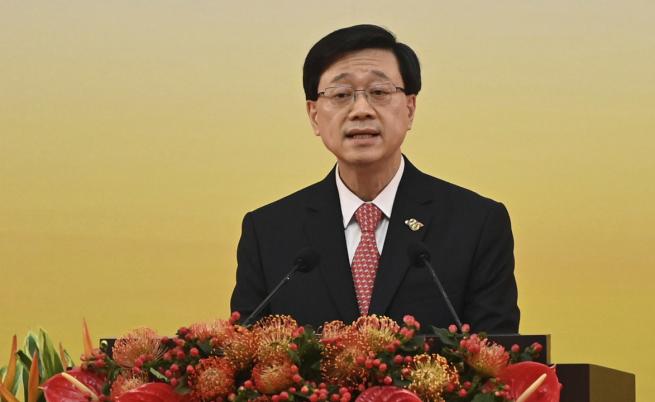 Ръководителят на Хонконг се присмя на американските санкции срещу него