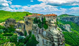За да са по–близо до Бог: Скалните манастири на Метеора