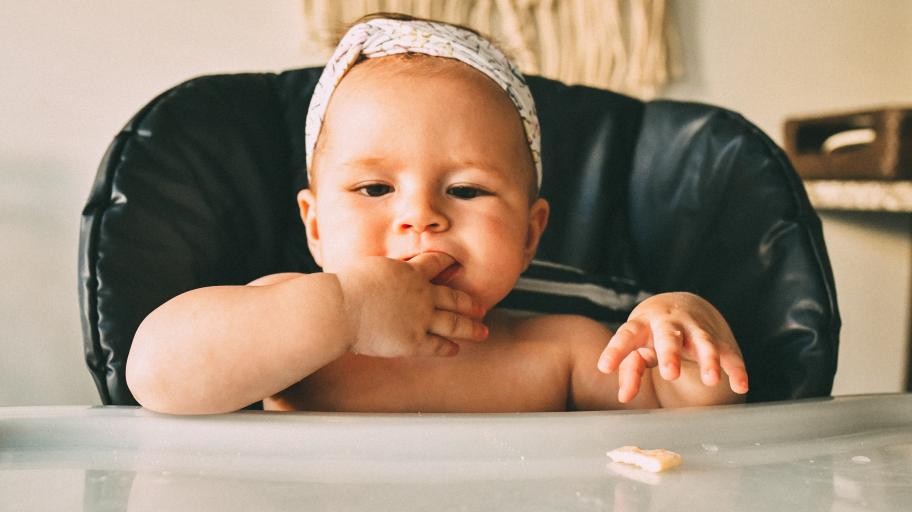 7 съвета как да научите бебето си да се храни самостоятелно