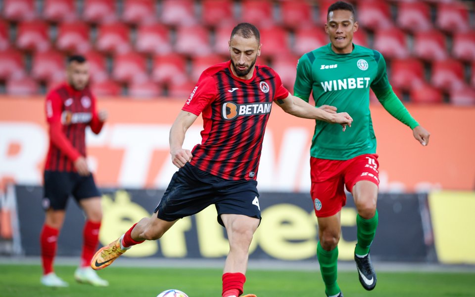 Локомотив София и Ботев Враца играят при резултат 0:0 в столичния квартал