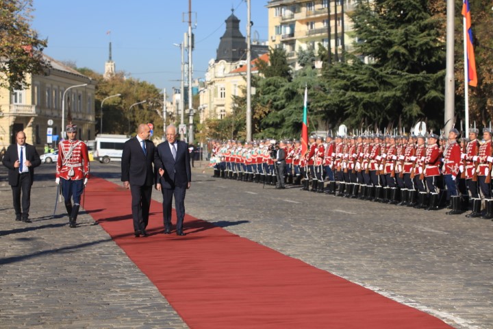 <p>Президентът на Армения Вахагн Хачатурян е на посещение у нас</p>