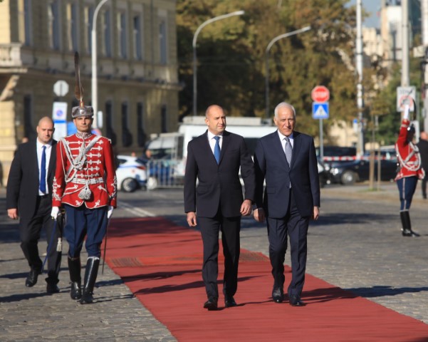 <p>Президентът на Армения Вахагн Хачатурян е на посещение у нас</p>