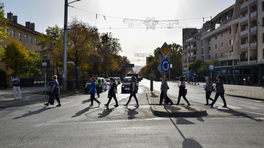 Заради ниско заплащане: Медицински специалисти протестираха в Благоевград