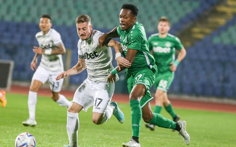 Хебър Пазарджик и Берое играят при в последен мач от